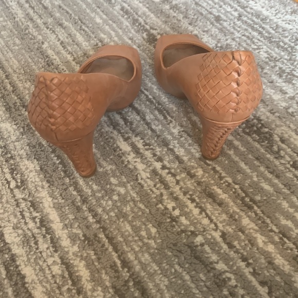 Elliot Lucca tan heels - Picture 3 of 7